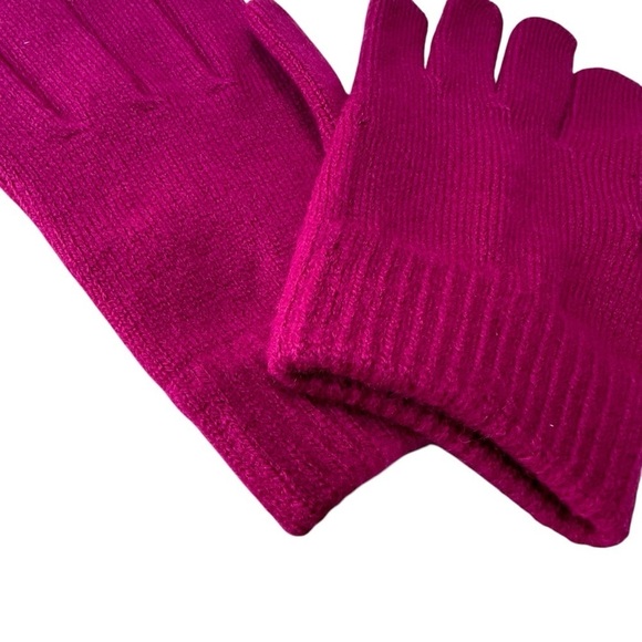 Isotoner Very Warm Fuchsia Pink Knit Gloves - Picture 2 of 5